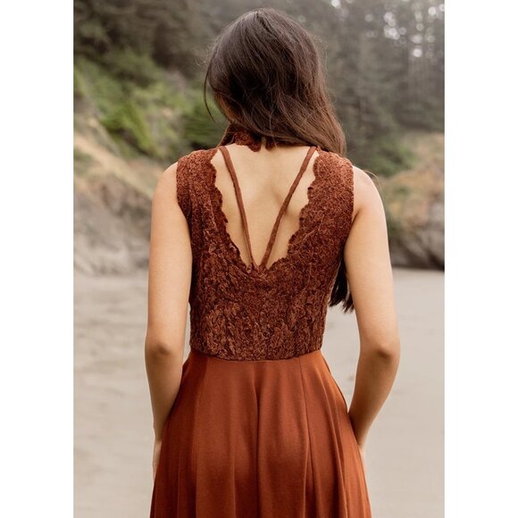 Joyfolie Layana V-Neck Stretch Lace Dress in Cinnamon Size XS - Picture 3 of 10